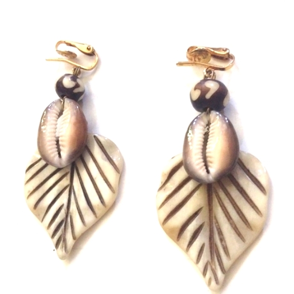 💥CLEARANCE💥CERAMIC/PORCELAIN BROWN LINED LEAF/COWERY SHELL 3" EARRINGS - Picture 2 of 9